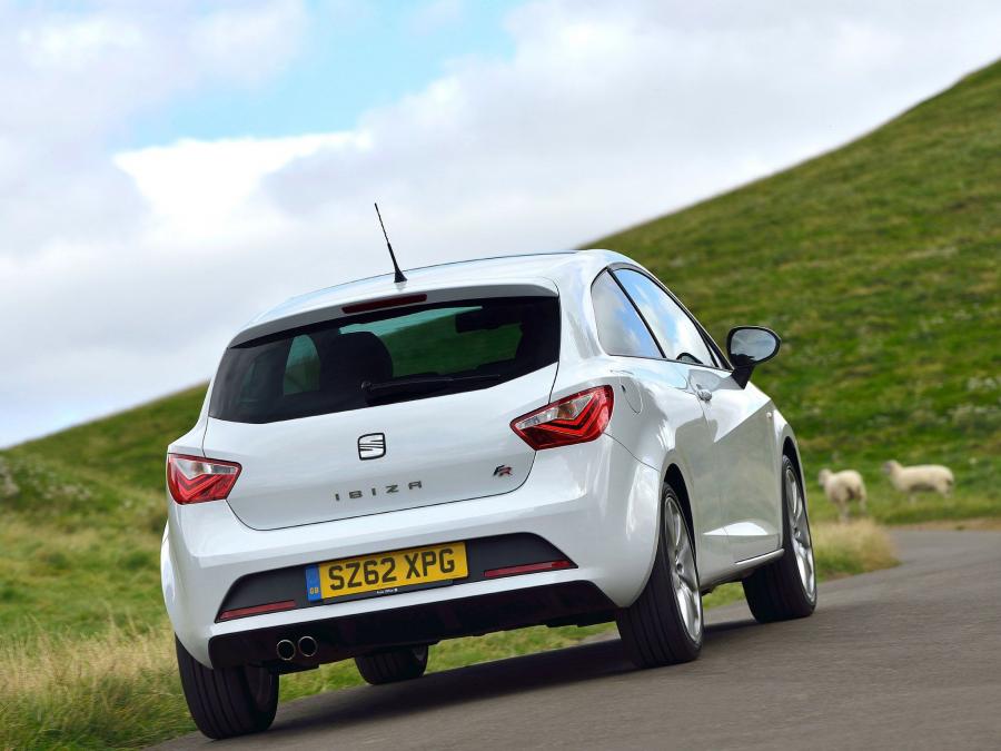 Seat Ibiza FR 2012 года  (UK) (фото 8 из 23)